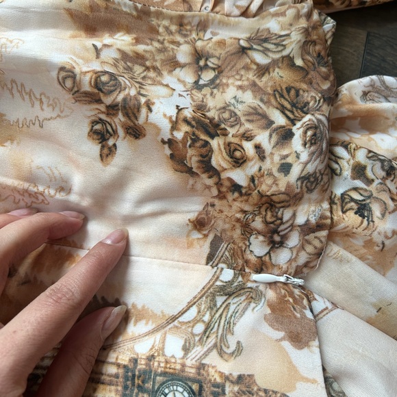 Romantic Boho Maxi Dress with Long Sleeves and Victorian Print - Picture 7 of 11